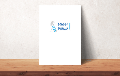 Biała ulotka na półce z logo ‘Mamy Prawa